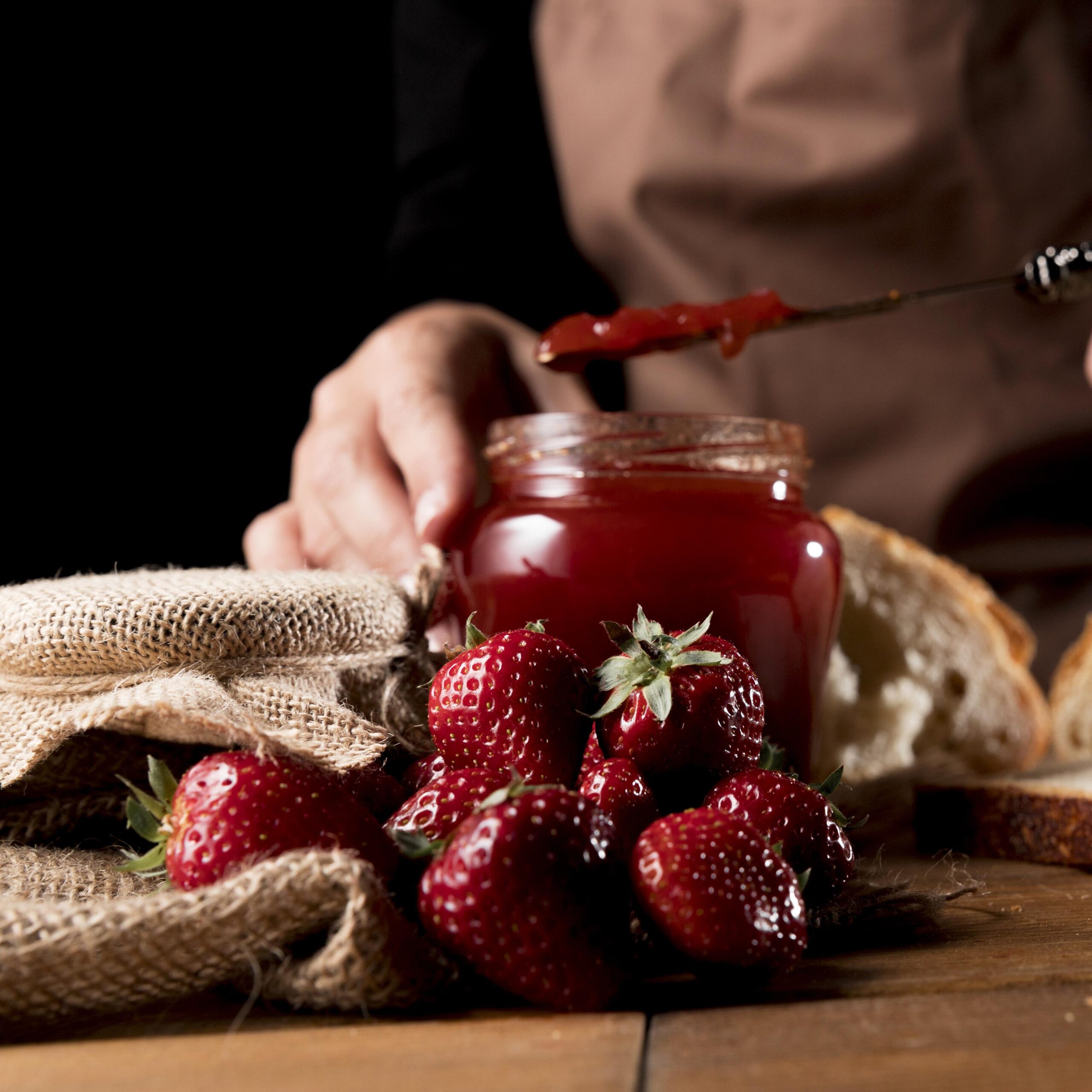 Domáci jahodový džem so zníženým cukrom a agarom – ideálny recept na zimné zásoby